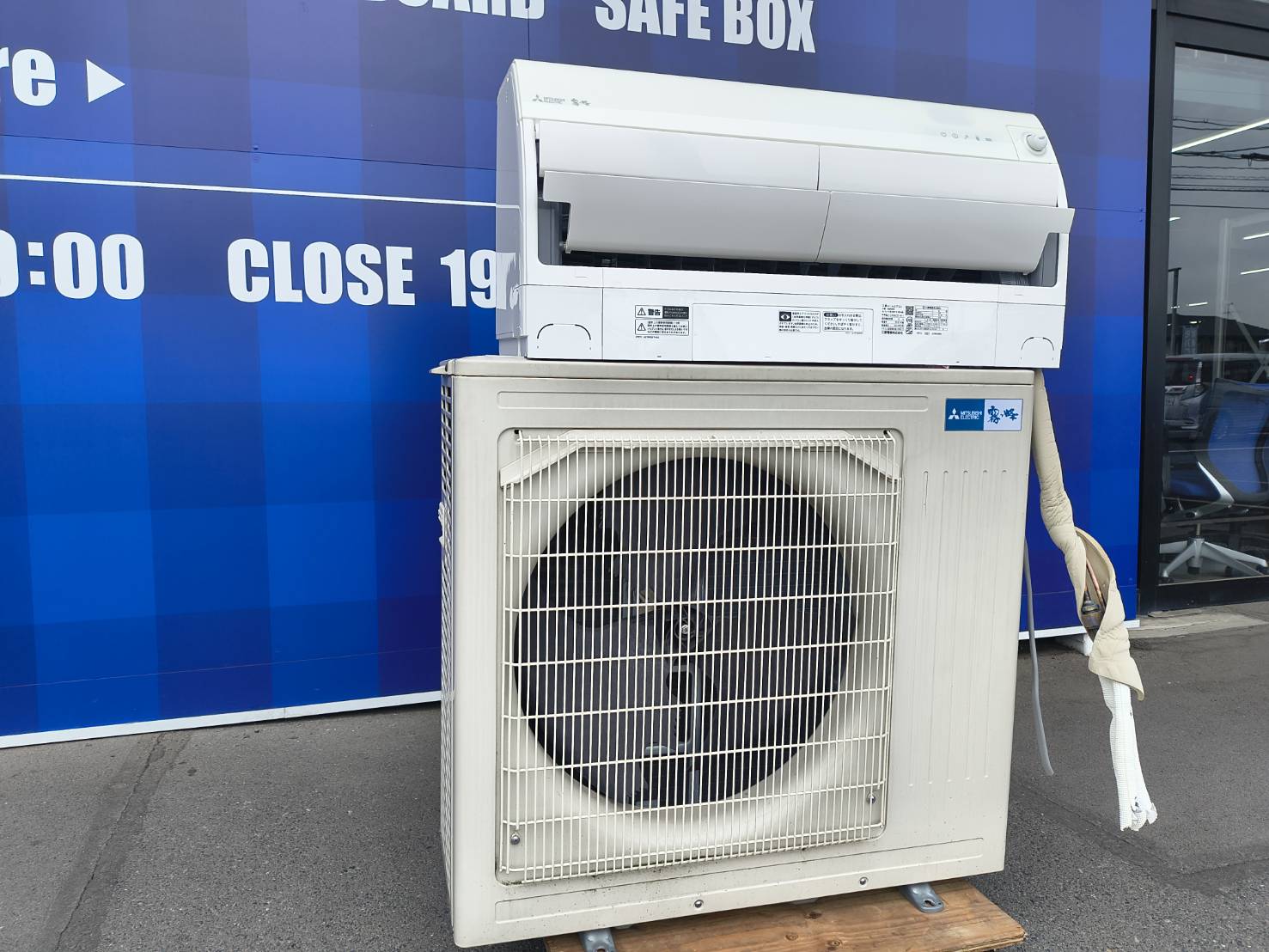 三菱 霧ヶ峰 ルームエアコン　MSZ-ZXV9022S-W 2022年製　29畳用　高年式　中古品 中古】三菱 ルームエアコン MSZ-ZXV9022-W-1 入荷｜広い空間も快適に